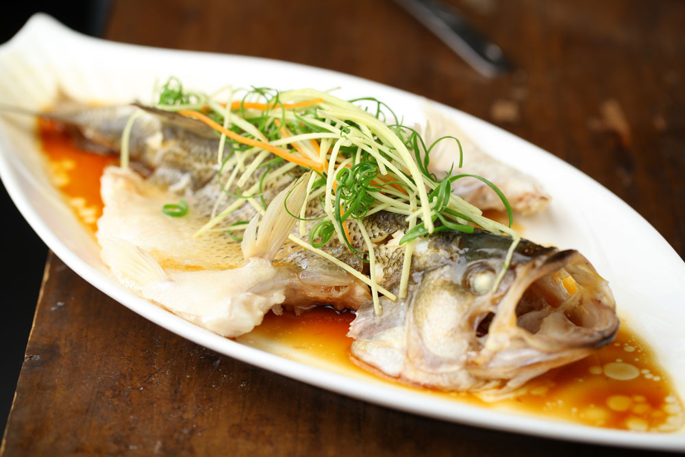 Chinese Steamed Fish (清蒸鱼)
