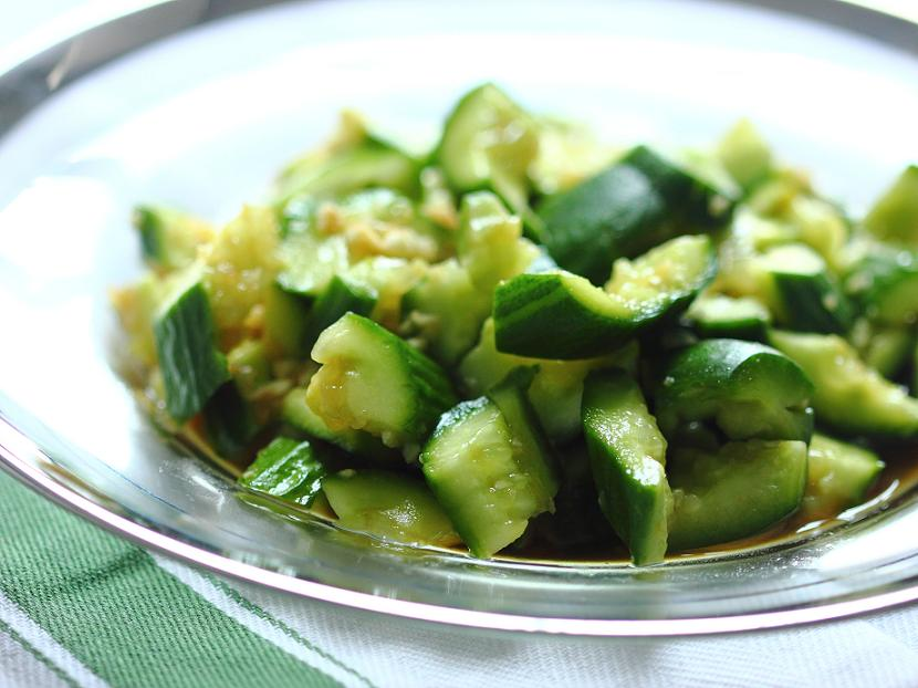 Easy Chinese Cucumber Salad (拍黄瓜)