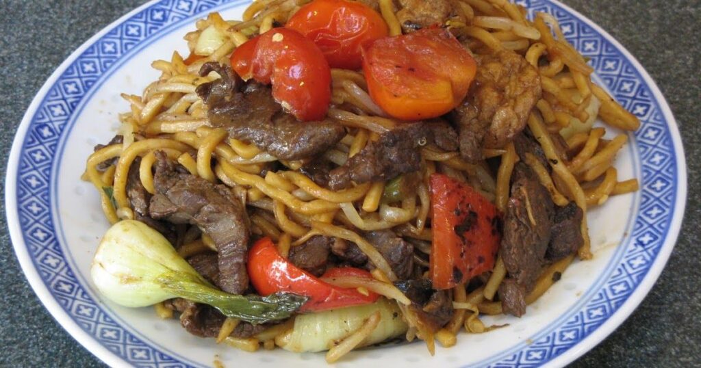 Chinese Beef Chow Mein (牛肉炒面)